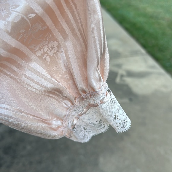 Vintage Christian Dior Peach Gown Robe Set Brocade Pegnoir Set Shiny Union Made - Picture 9 of 15